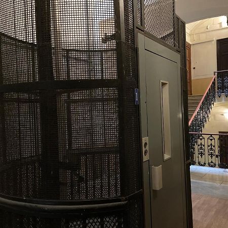 Apartament La Finestra Sul Corso Neapol Zewnętrze zdjęcie